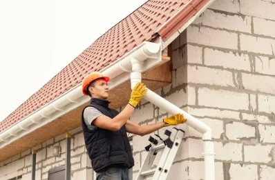 Pose et remplacement de gouttières à Rebigue